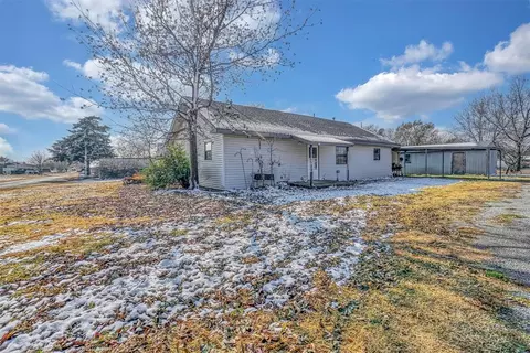 401 Means St, Rocky, OK 73661