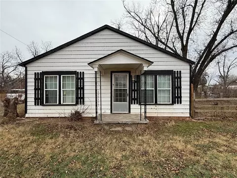 521 E Davis St, Tipton, OK 73570