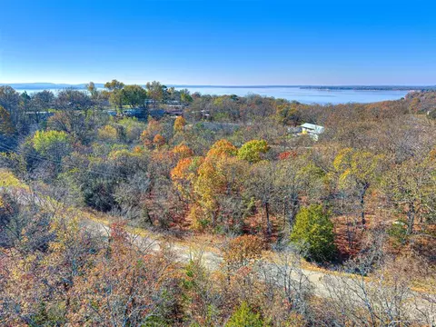 221 Robin Rd, Eufaula, OK 74432