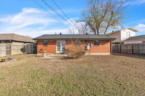 Exterior - 912 NW 15th St, Moore, OK 73160 photo 4 of 4