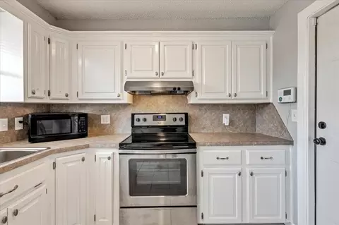 Kitchen - 912 NW 15th St, Moore, OK 73160 photo 4 of 4