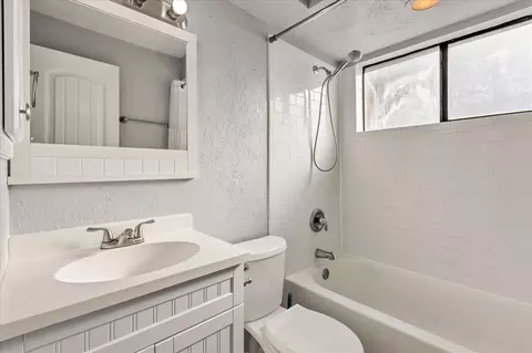 Bath - 912 NW 15th St, Moore, OK 73160 photo 1 of 2