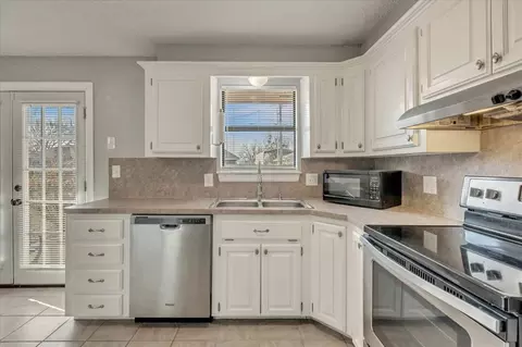 Kitchen - 912 NW 15th St, Moore, OK 73160 photo 1 of 4