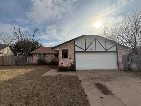 608 SW 23rd St, Moore, OK 73160 photo 1