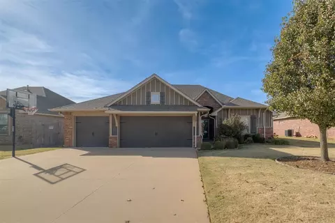 1201 N Vicksburg Ter, Mustang, OK 73064