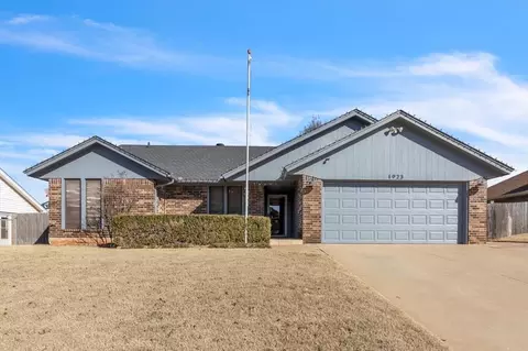 1923 E Lakeside Ter, Mustang, OK 73064