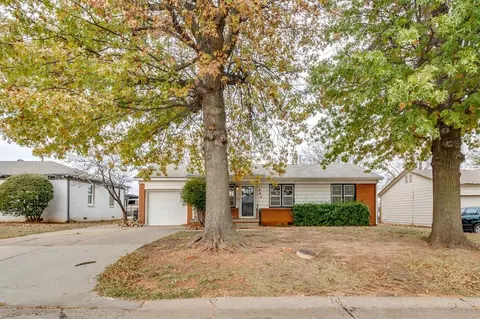 5345 NW 44th St, Warr Acres, OK 73122