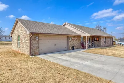 2326 S 22nd St, Chickasha, OK 73018