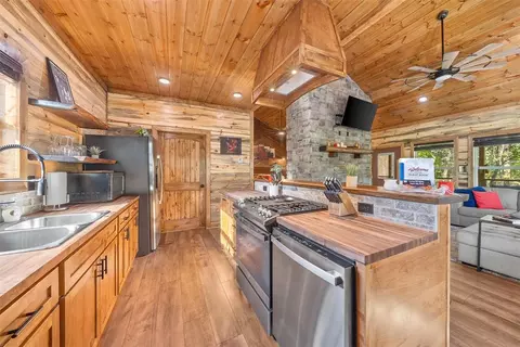 Kitchen - 76 Rutty Pine Ridge Rdg, Broken Bow, OK 74728 photo 2 of 2
