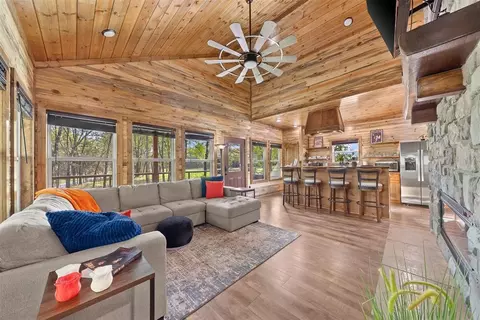 Living - 76 Rutty Pine Ridge Rdg, Broken Bow, OK 74728 photo 3 of 4