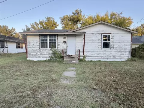 210 N Byers Ave, Mangum, OK 73554