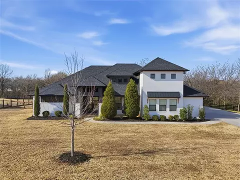 712 Forest Cir, Washington, OK 73093