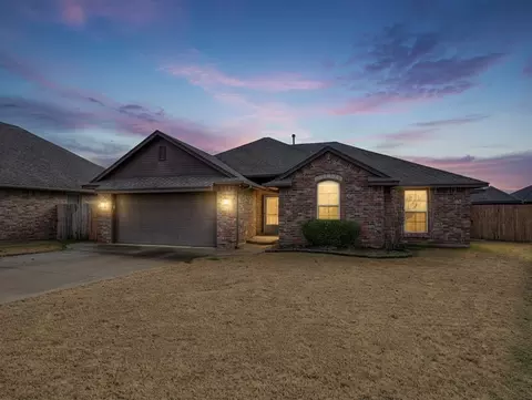11624 SW 18th St, Yukon, OK 73099