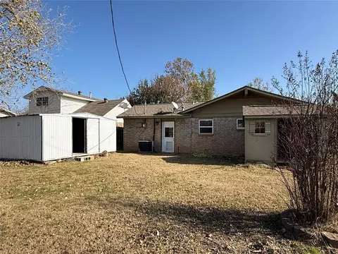 Exterior - 14005 Gateway Dr, Edmond, OK 73013 photo 6 of 6