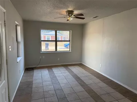 Living - 14005 Gateway Dr, Edmond, OK 73013 photo 1 of 7