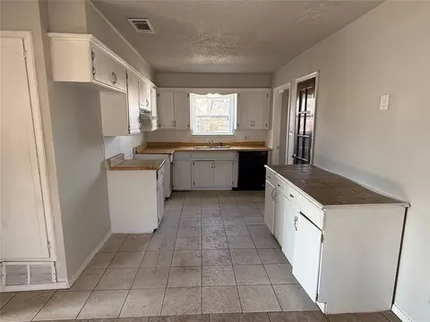 Kitchen - 14005 Gateway Dr, Edmond, OK 73013 photo 1 of 1
