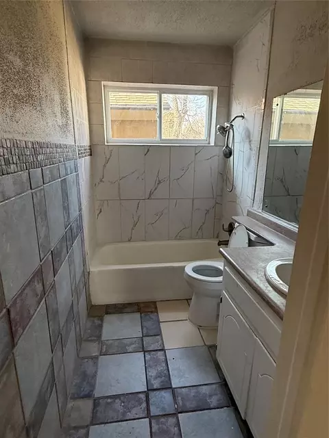 Bath - 14005 Gateway Dr, Edmond, OK 73013 photo 1 of 1