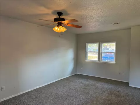 Living - 14005 Gateway Dr, Edmond, OK 73013 photo 4 of 7