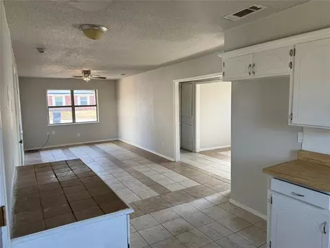 Living - 14005 Gateway Dr, Edmond, OK 73013 photo 3 of 7