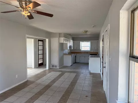 Living - 14005 Gateway Dr, Edmond, OK 73013 photo 2 of 7
