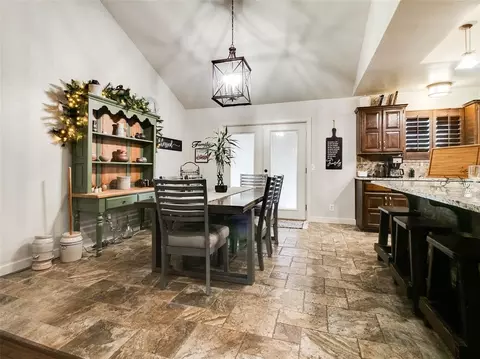 Dining - 1006 E 13th St, Cushing, OK 74023 photo 2 of 5