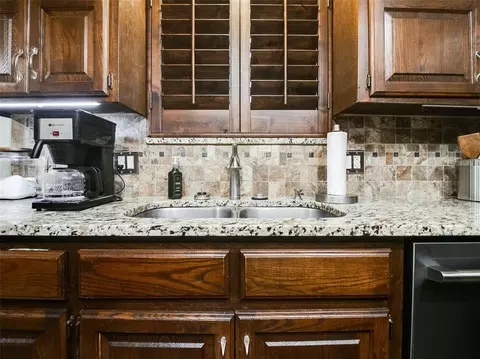Kitchen - 1006 E 13th St, Cushing, OK 74023 photo 3 of 5