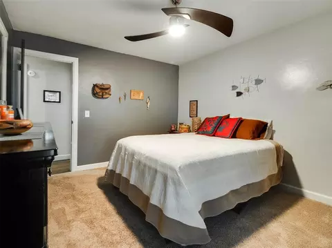 Bedroom - 1006 E 13th St, Cushing, OK 74023 photo 5 of 7