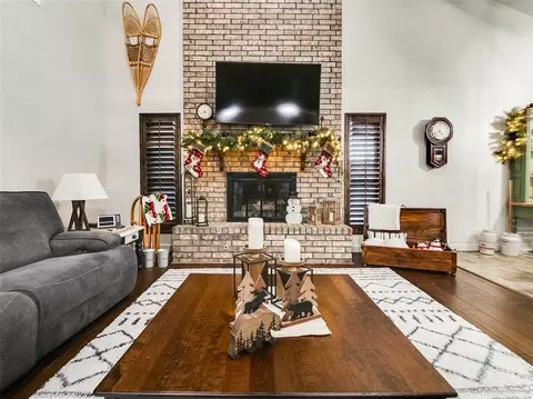 Living - 1006 E 13th St, Cushing, OK 74023 photo 6 of 9