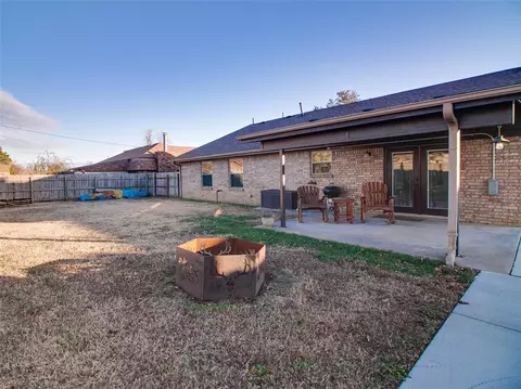 Exterior - 1006 E 13th St, Cushing, OK 74023 photo 5 of 9
