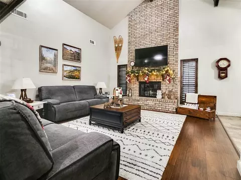 Living - 1006 E 13th St, Cushing, OK 74023 photo 5 of 9