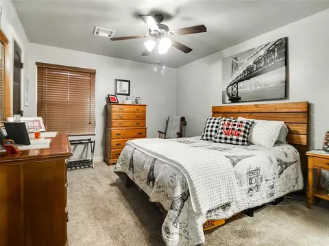 Bedroom - 1006 E 13th St, Cushing, OK 74023 photo 6 of 7