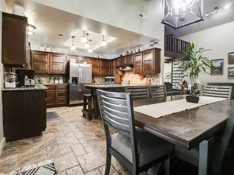 Dining - 1006 E 13th St, Cushing, OK 74023 photo 4 of 5