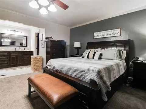 Bedroom - 1006 E 13th St, Cushing, OK 74023 photo 2 of 7