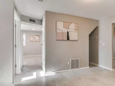 Entry Way - 914 Eufaula, Norman, OK 73071 photo 1 of 4
