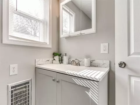 Bath - 914 Eufaula, Norman, OK 73071 photo 2 of 3