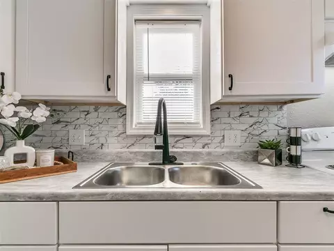 Kitchen - 914 Eufaula, Norman, OK 73071 photo 2 of 5