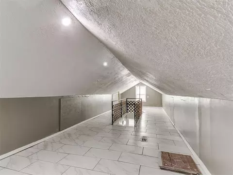 Entry Way - 914 Eufaula, Norman, OK 73071 photo 3 of 4