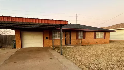 1125 Blackstone Ave, Clinton, OK 73601