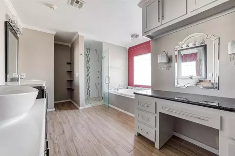 Bath - 7301 Moonlight Dr, Norman, OK 73026 photo 2 of 8