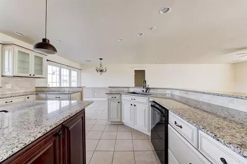 Kitchen - 7301 Moonlight Dr, Norman, OK 73026 photo 7 of 8