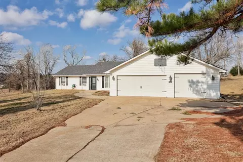 Exterior - 7301 Moonlight Dr, Norman, OK 73026 photo 3 of 9