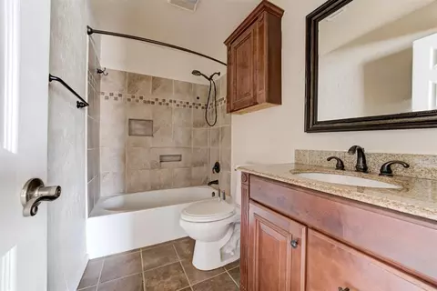 Bath - 7301 Moonlight Dr, Norman, OK 73026 photo 7 of 8