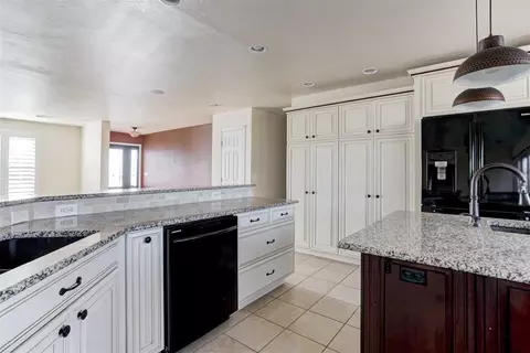 Kitchen - 7301 Moonlight Dr, Norman, OK 73026 photo 4 of 8