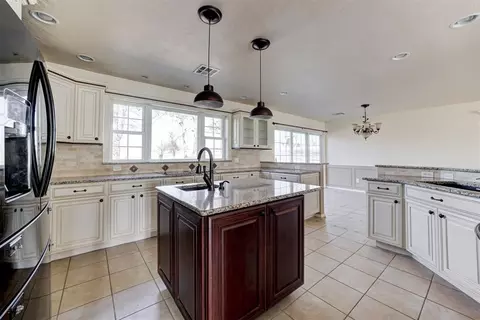 Kitchen - 7301 Moonlight Dr, Norman, OK 73026 photo 6 of 8