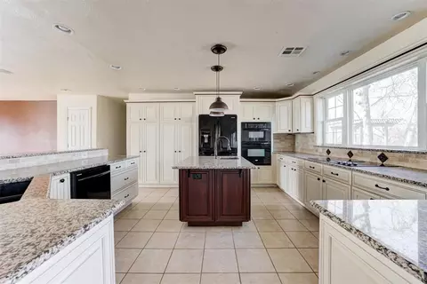 Kitchen - 7301 Moonlight Dr, Norman, OK 73026 photo 2 of 8