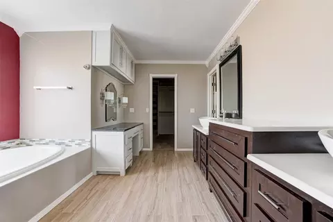 Bath - 7301 Moonlight Dr, Norman, OK 73026 photo 5 of 8