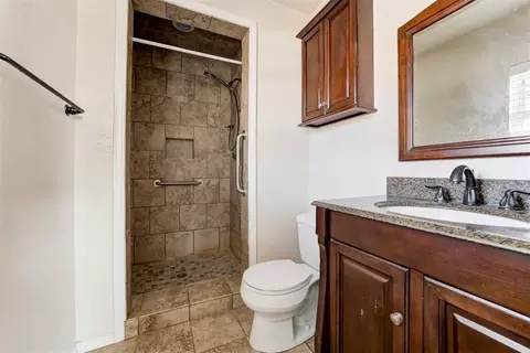 Bath - 7301 Moonlight Dr, Norman, OK 73026 photo 8 of 8