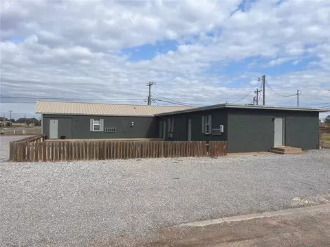 701 N Park Lane Ln, Altus, OK 73521