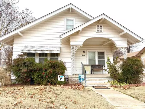 1228 W Florida Ave, Chickasha, OK 73018