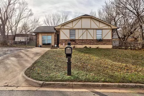 3304 Kathy Ln, Edmond, OK 73034